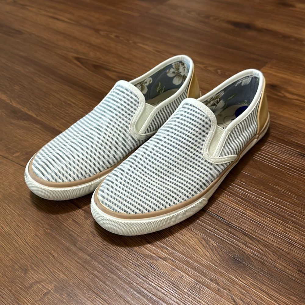 Tommy Bahama margaritaville striped slip on shoes women’s size 8.5
